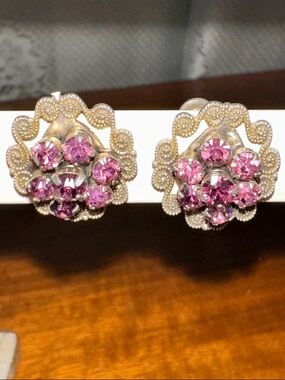 Vintage 50s/60s Purple Silver Tone Filigree Crystal Cluster Screw Back Earrings